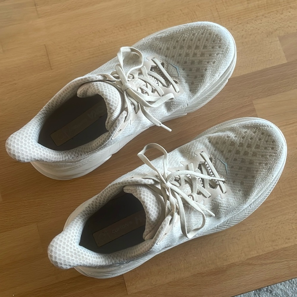 Hoka Clifton 9 - shifting sand / eggnog